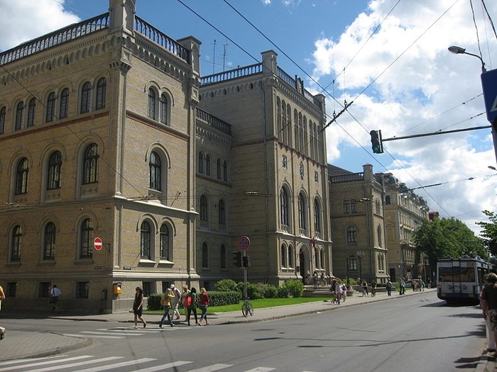 ĐH Kỹ thuật Riga ở Latvia cung cấp một phạm vi rộng lớn chương trình đại học bằng tiếng Anh, bao gồm viễn thông, vận tải hàng không và khoa học môi trường. Căng tin ĐH đẹp như trong thế giới phù thủy Harry Portter Kiến trúc tuyệt đẹp của các trường ĐH danh tiếng thế giới Chiêm ngưỡng 10 ngôi trường tạo ra nhiều tỷ phú nhất thế giới